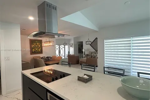 4205 NW 69th Ter, Coral Springs FL 33065