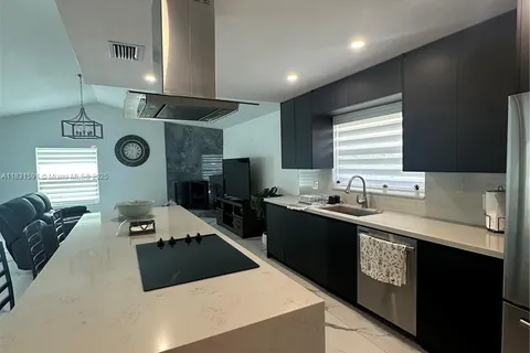 4205 NW 69th Ter, Coral Springs FL 33065