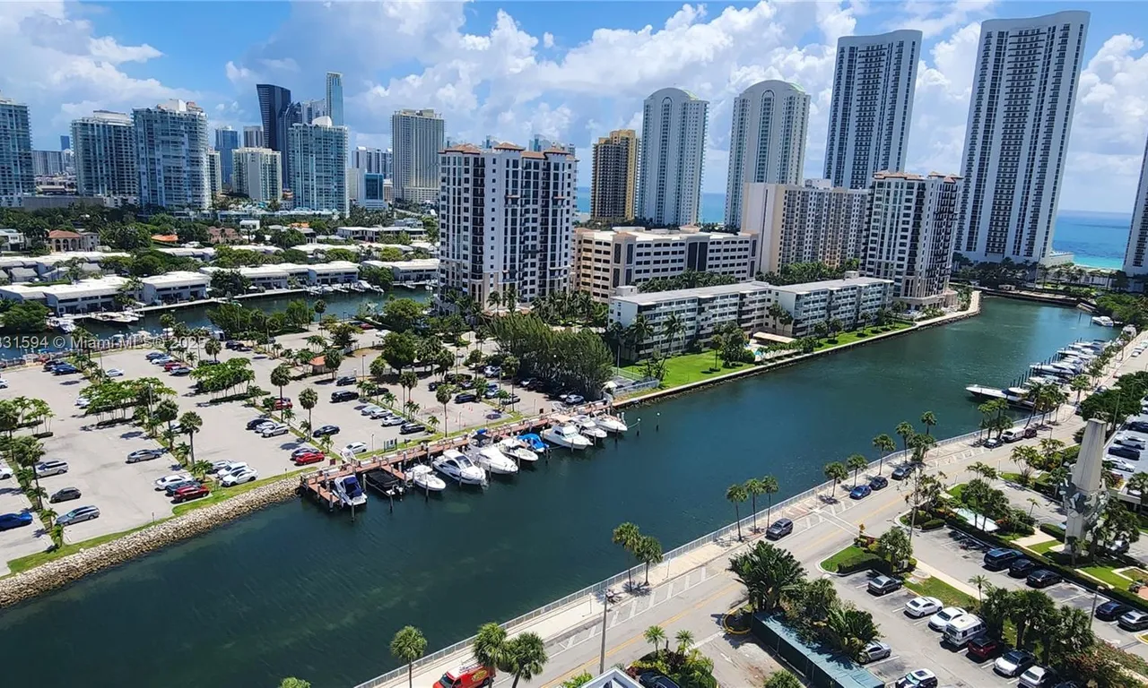 500 Bayview Dr # 1725, Sunny Isles Beach FL 33160