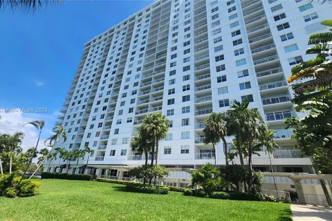 500 Bayview Dr # 1725, Sunny Isles Beach FL 33160