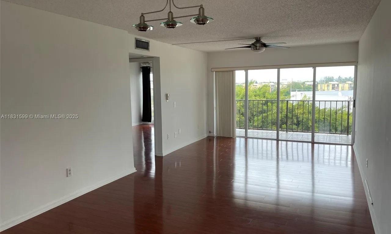 9180 Fontainebleau Blvd # 505, Miami FL 33172