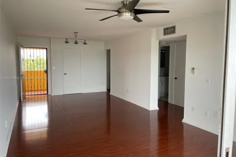 9180 Fontainebleau Blvd # 505, Miami FL 33172