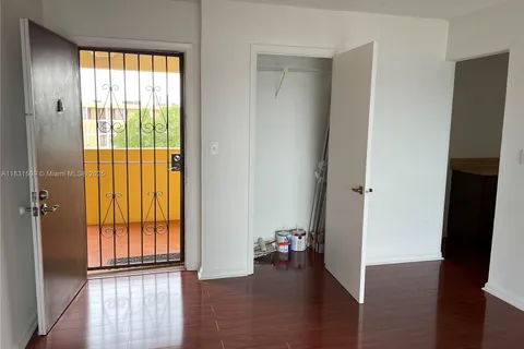 9180 Fontainebleau Blvd # 505, Miami FL 33172