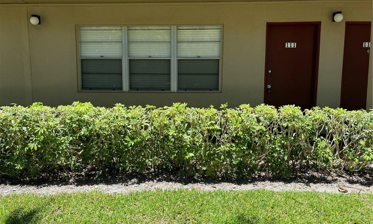 13475 SW 9th St # 111A, Pembroke Pines FL 33027