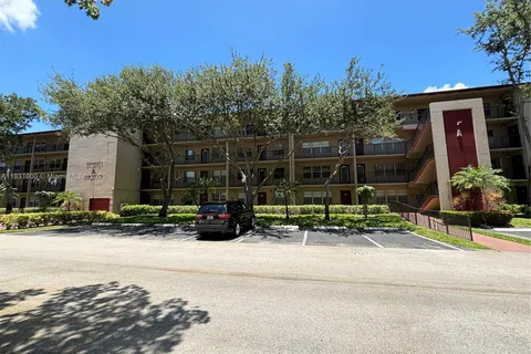 13475 SW 9th St # 111A, Pembroke Pines FL 33027