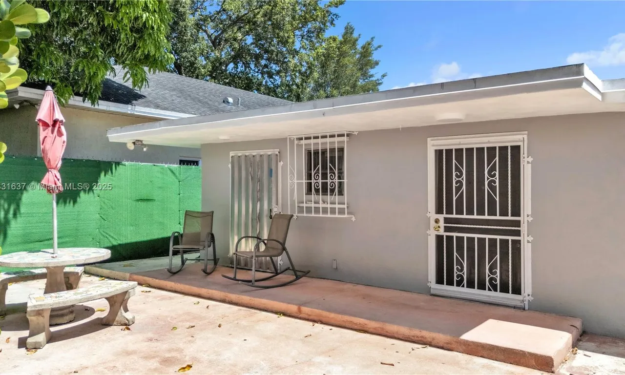 555 SW 67th Ave, Miami FL 33144