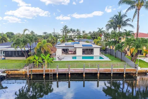 380 SE 1st Ter, Pompano Beach FL 33060