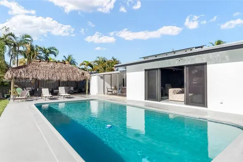 380 SE 1st Ter, Pompano Beach FL 33060