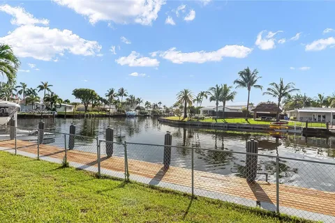 380 SE 1st Ter, Pompano Beach FL 33060