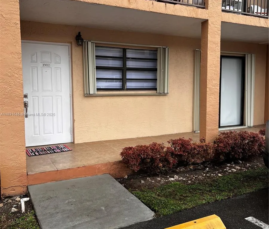 18216 Mediterranean Blvd # 19, Hialeah FL 33015