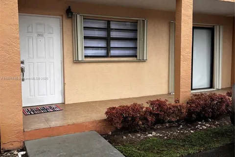 18216 Mediterranean Blvd # 19, Hialeah FL 33015