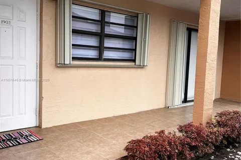 18216 Mediterranean Blvd # 19, Hialeah FL 33015