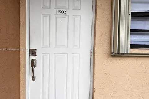 18216 Mediterranean Blvd # 19, Hialeah FL 33015
