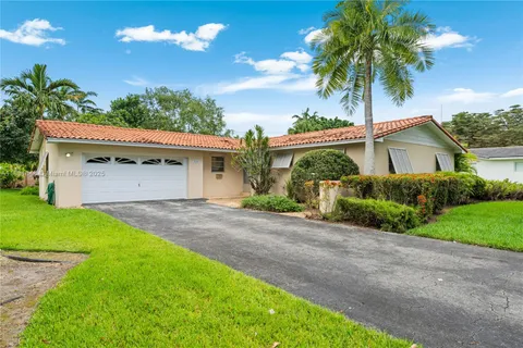 9640 SW 72nd Ct, Pinecrest FL 33156
