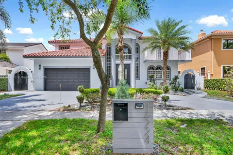 16224 NW 82nd Pl, Miami FL 33016