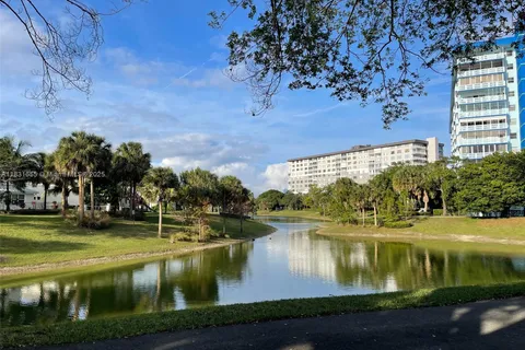 919 Hillcrest Dr # 509, Hollywood FL 33021