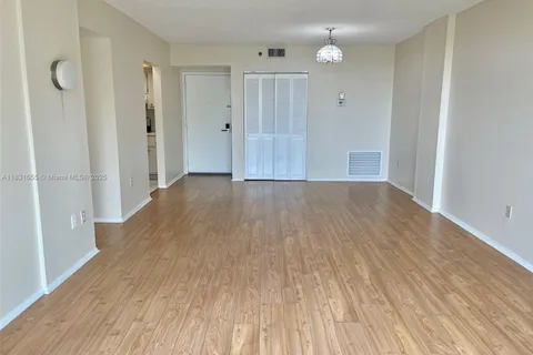 919 Hillcrest Dr # 509, Hollywood FL 33021