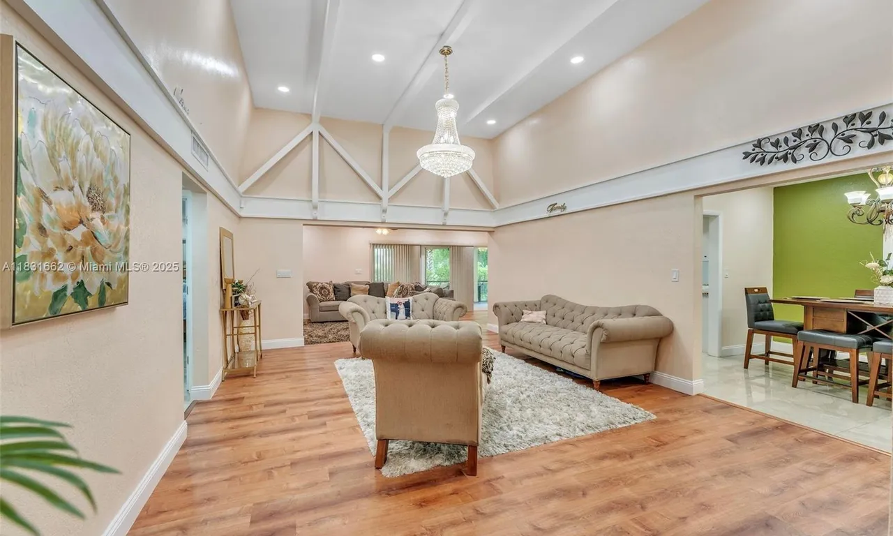 5706 S Travelers Palm Ln, Tamarac FL 33319