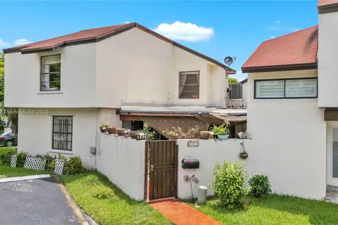 693 NW 102nd Pl, Miami FL 33172