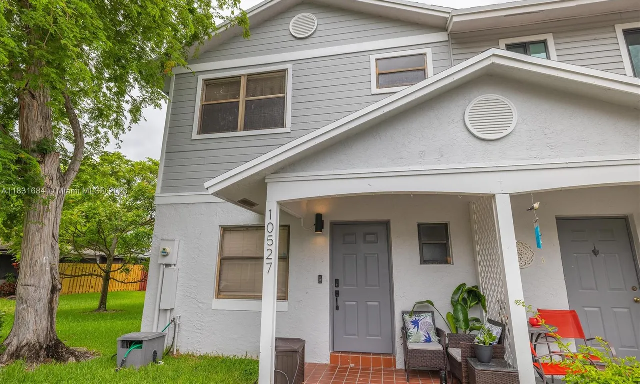 10527 NW 6th St, Pembroke Pines FL 33026
