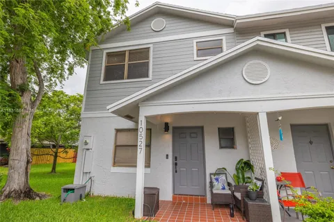 10527 NW 6th St, Pembroke Pines FL 33026