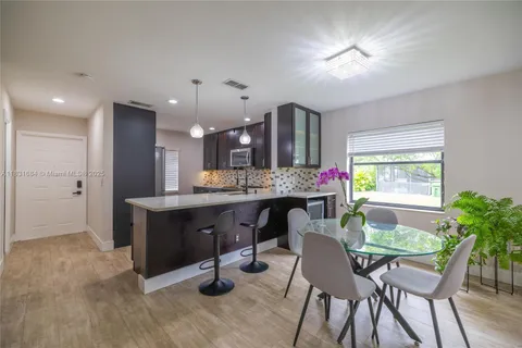 10527 NW 6th St, Pembroke Pines FL 33026