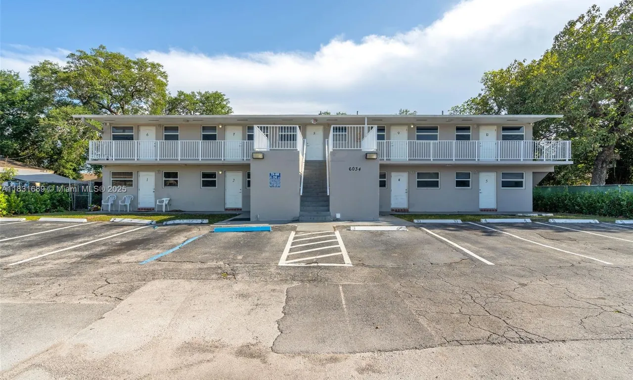 6034 Arthur St # 4, Hollywood FL 33024