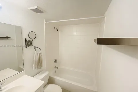 5122 NW 79th Avenue # 106, Doral FL 33166