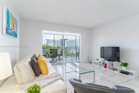 17801 N Bay Rd # 607, Sunny Isles Beach FL 33160
