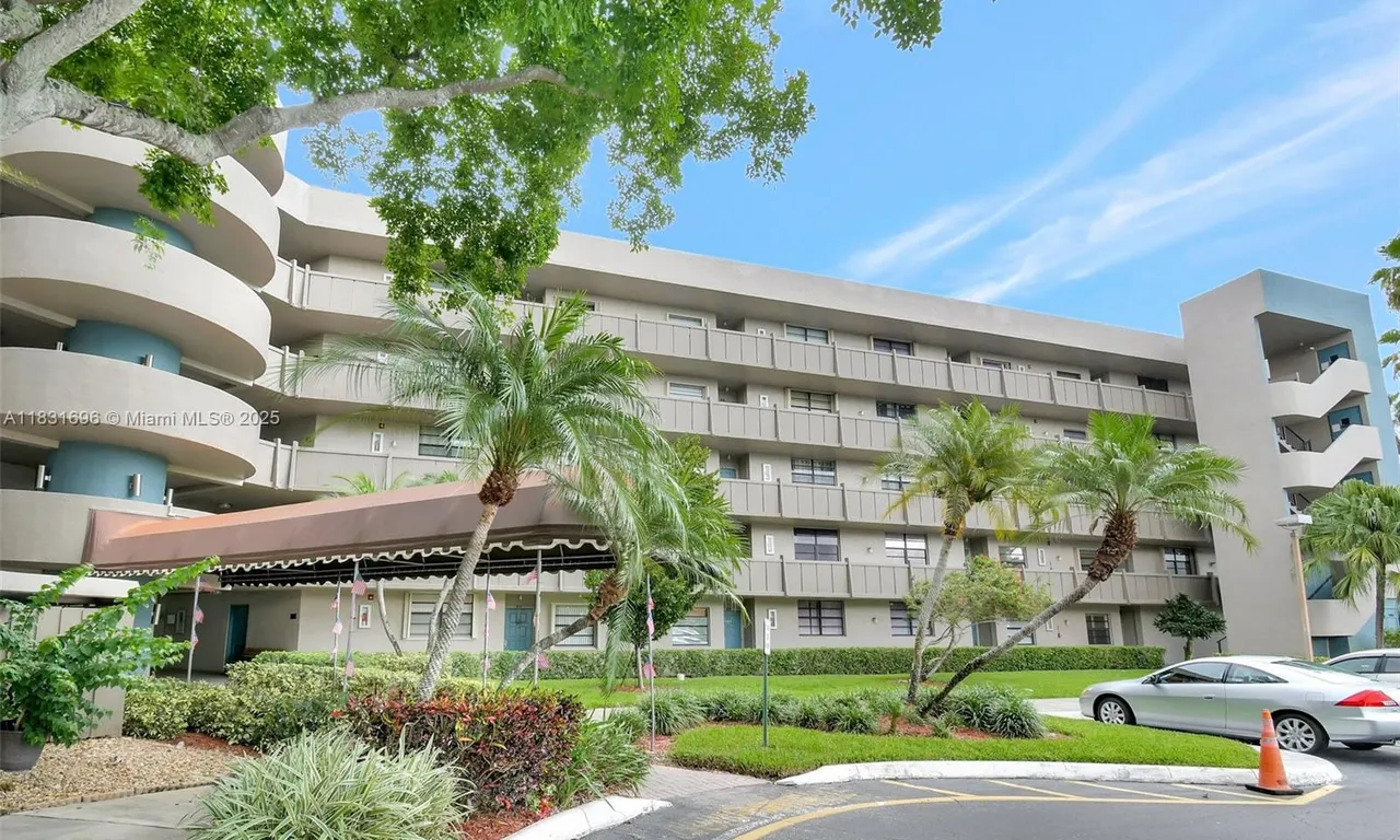 1001 Colony Point Cir # 220, Pembroke Pines FL 33026