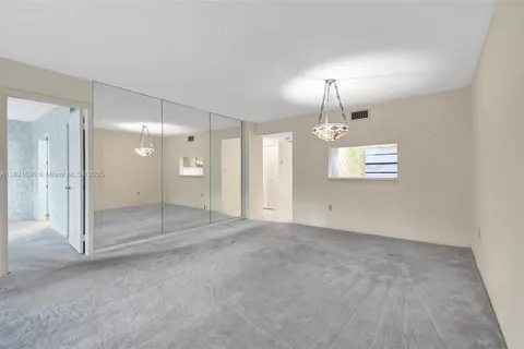 1001 Colony Point Cir # 220, Pembroke Pines FL 33026
