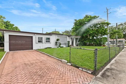 7201 Hayes St, Hollywood FL 33024