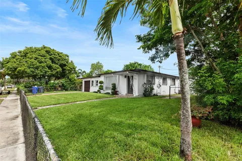 7201 Hayes St, Hollywood FL 33024