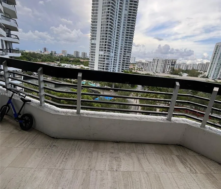 3600 NE Mystic Pointe Dr # 1010, Aventura FL 33180