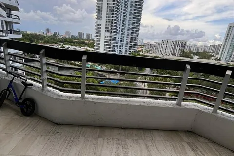 3600 NE Mystic Pointe Dr # 1010, Aventura FL 33180