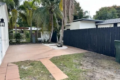 42 SE 10th Ter, Dania Beach FL 33004