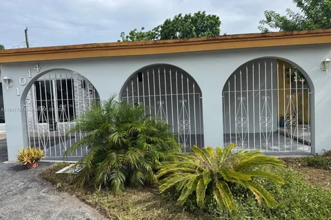 1014 W 68th St, Hialeah FL 33014