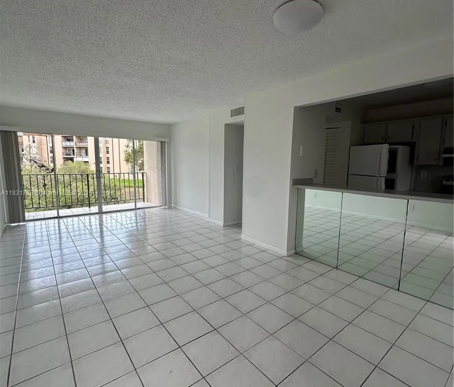 8897 Fontainebleau Blvd # 208, Miami FL 33172