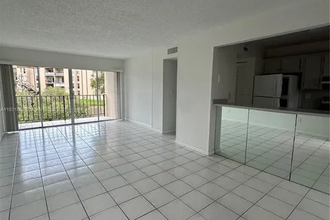 8897 Fontainebleau Blvd # 208, Miami FL 33172