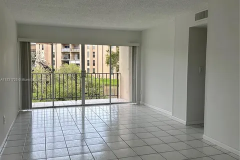 8897 Fontainebleau Blvd # 208, Miami FL 33172