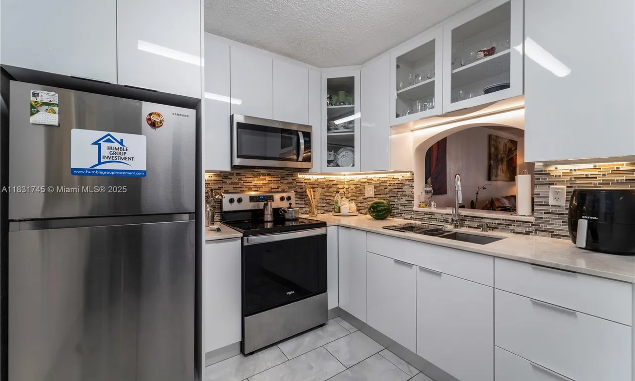 2800 Somerset Dr # 215J, Lauderdale Lakes FL 33311