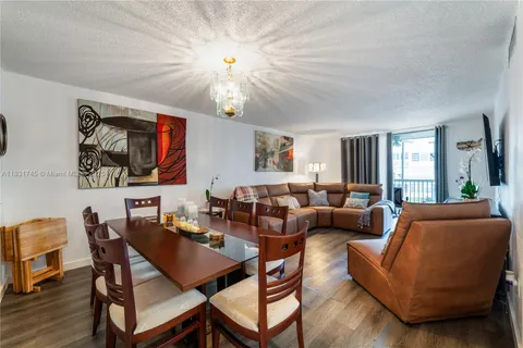 2800 Somerset Dr # 215J, Lauderdale Lakes FL 33311
