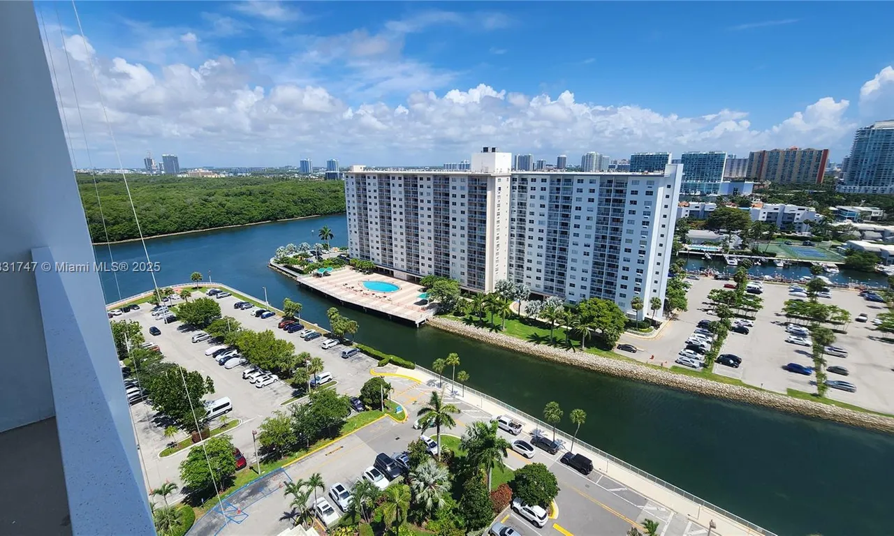 500 Bayview Dr # 1725, Sunny Isles Beach FL 33160