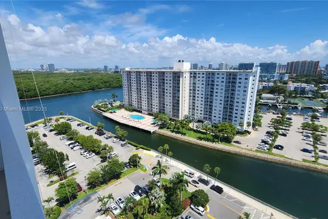 500 Bayview Dr # 1725, Sunny Isles Beach FL 33160