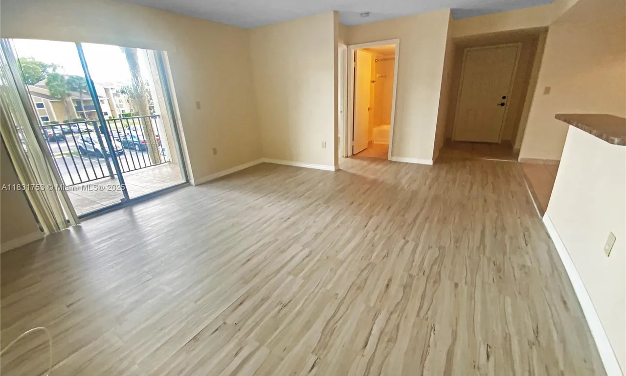 400 W Palm Cir W # 206, Pembroke Pines FL 33025