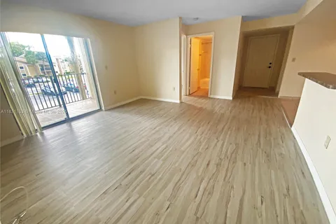 400 W Palm Cir W # 206, Pembroke Pines FL 33025