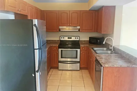 400 W Palm Cir W # 206, Pembroke Pines FL 33025