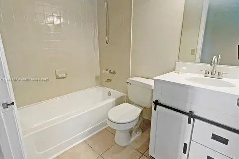 400 W Palm Cir W # 206, Pembroke Pines FL 33025
