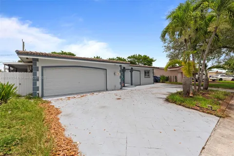 7521 Johnson St, Hollywood FL 33024