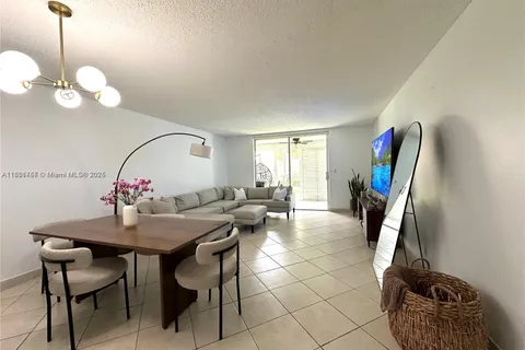 620 NE 12th Ave # 102, Hallandale Beach FL 33009
